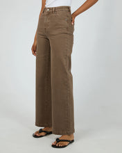 Load image into Gallery viewer, Jacqui Wide Leg Jean - Cocoa