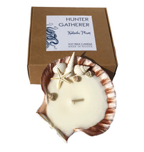 Load image into Gallery viewer, Hunter Gatherer / Seashell Soy Wax Candle / Scallop XL /Coconut &amp; Vanilla
